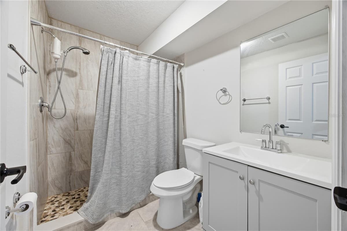 2350 VALLEY DRIVE — photo 11 of 15
