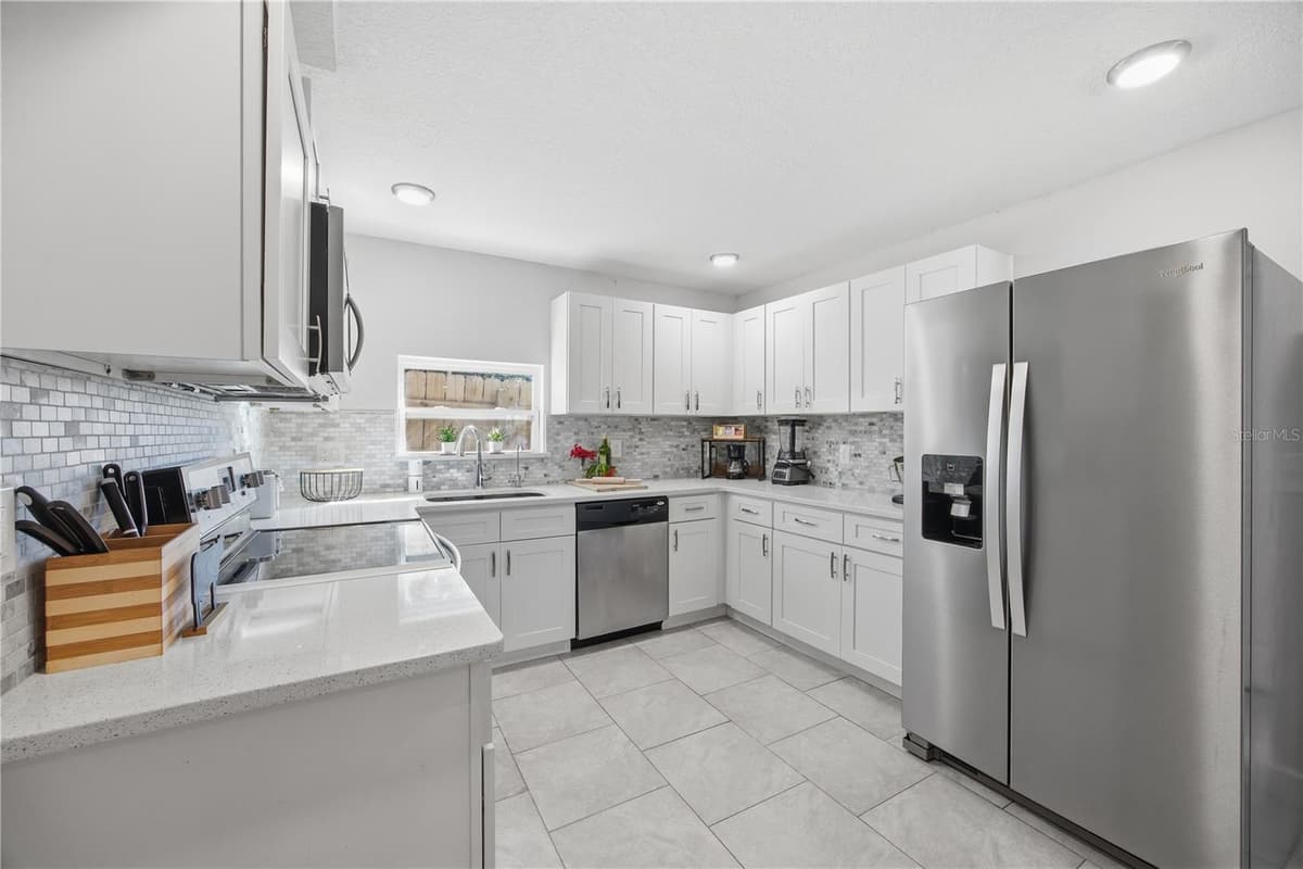 2350 VALLEY DRIVE — photo 6 of 15