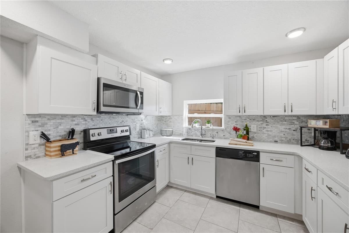 2350 VALLEY DRIVE — photo 5 of 15