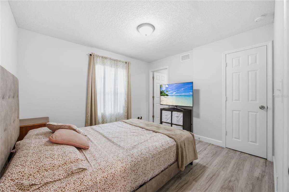 2350 VALLEY DRIVE — photo 9 of 15