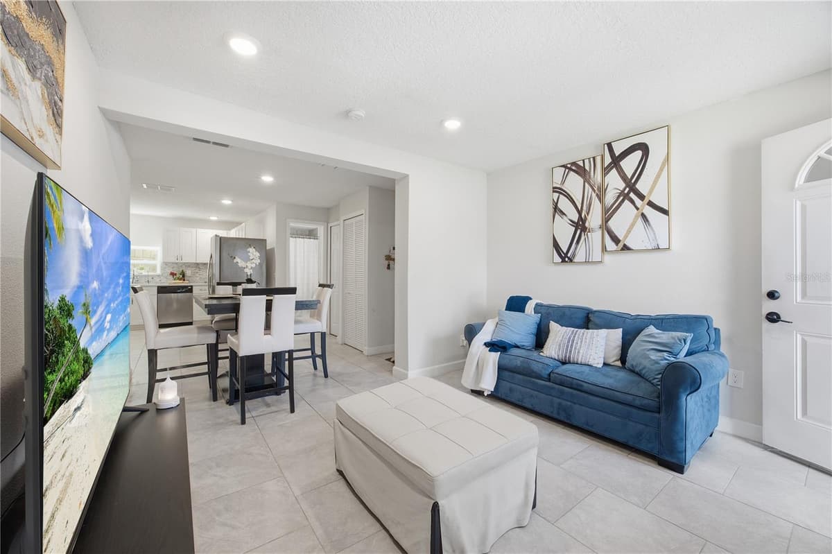 2350 VALLEY DRIVE — photo 3 of 15