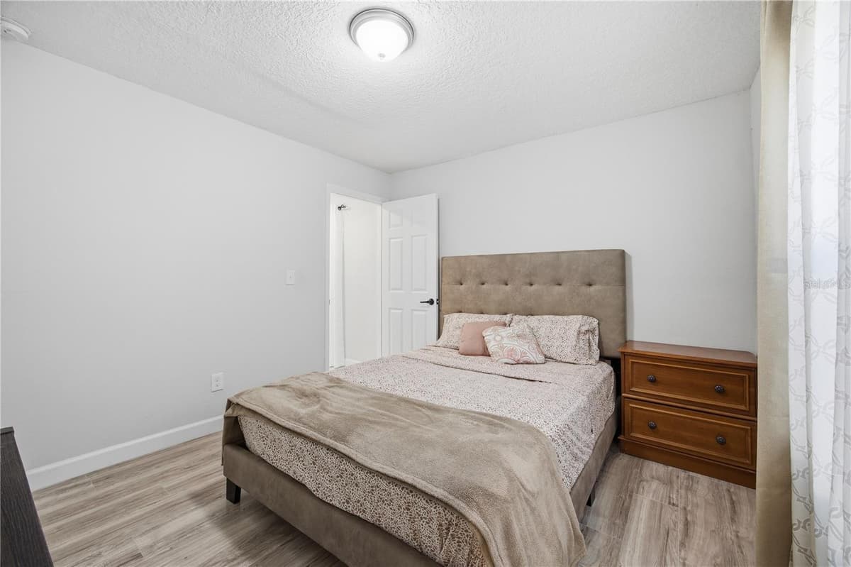 2350 VALLEY DRIVE — photo 10 of 15