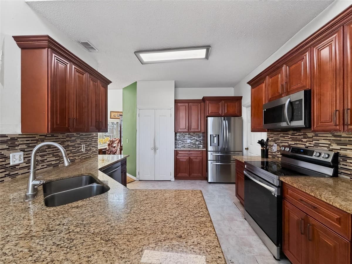 443 MARLBERRY LEAF AVENUE — photo 12 of 51