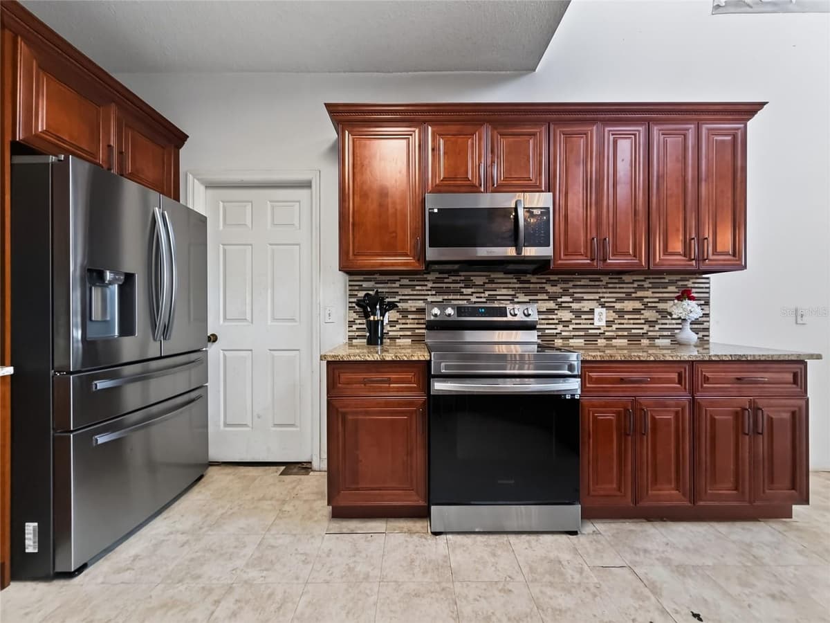 443 MARLBERRY LEAF AVENUE — photo 14 of 51