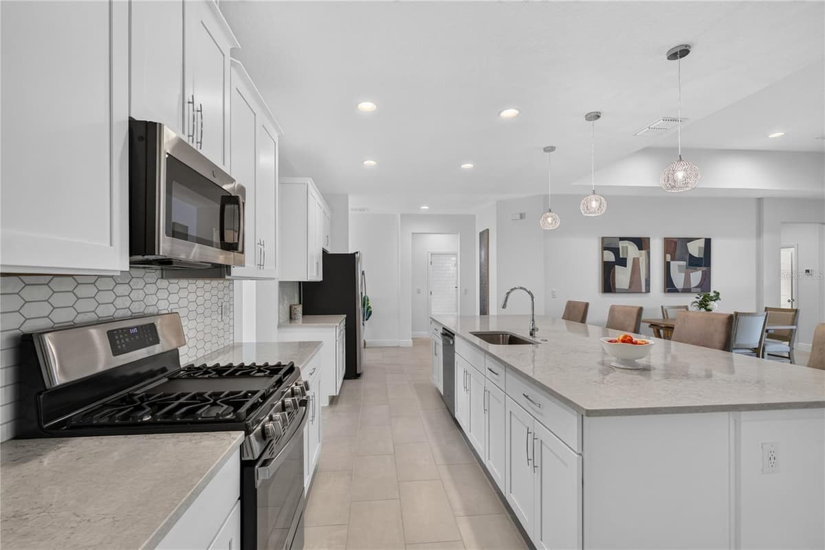 4937 GOLDEN ZENITH WAY — photo 14 of 65