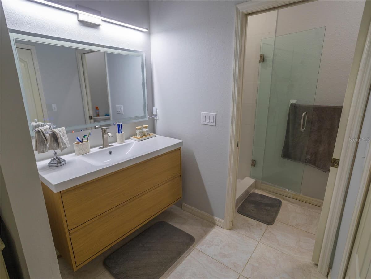 12537 HOLLYBROOK LANE — photo 14 of 24