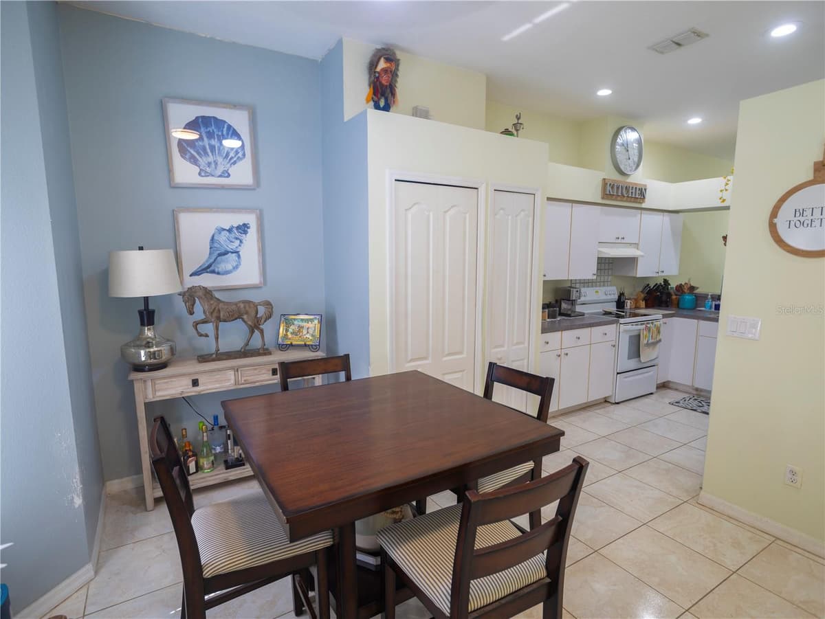 12537 HOLLYBROOK LANE — photo 4 of 24