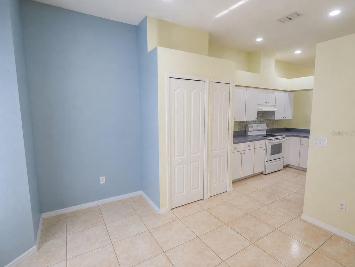 12537 HOLLYBROOK LANE — photo 3 of 24