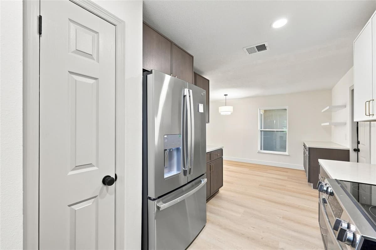 1011 MANCHESTER CIRCLE — photo 13 of 28