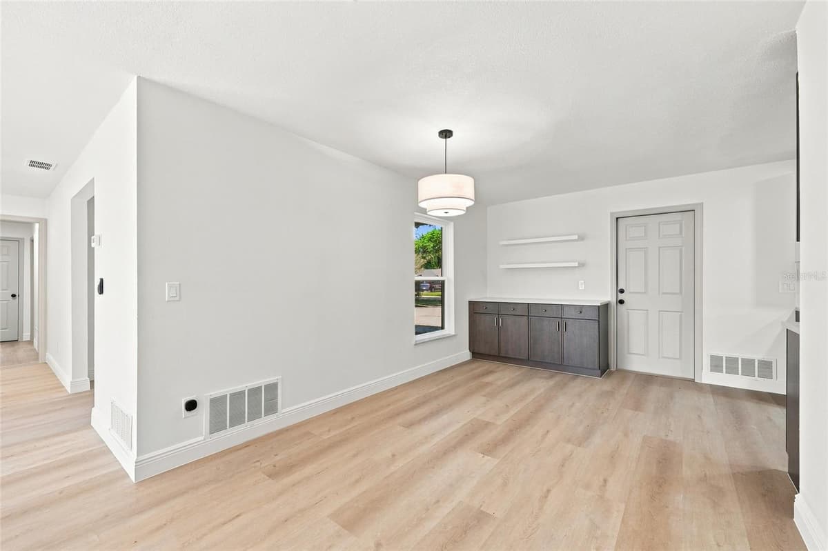 1011 MANCHESTER CIRCLE — photo 9 of 28