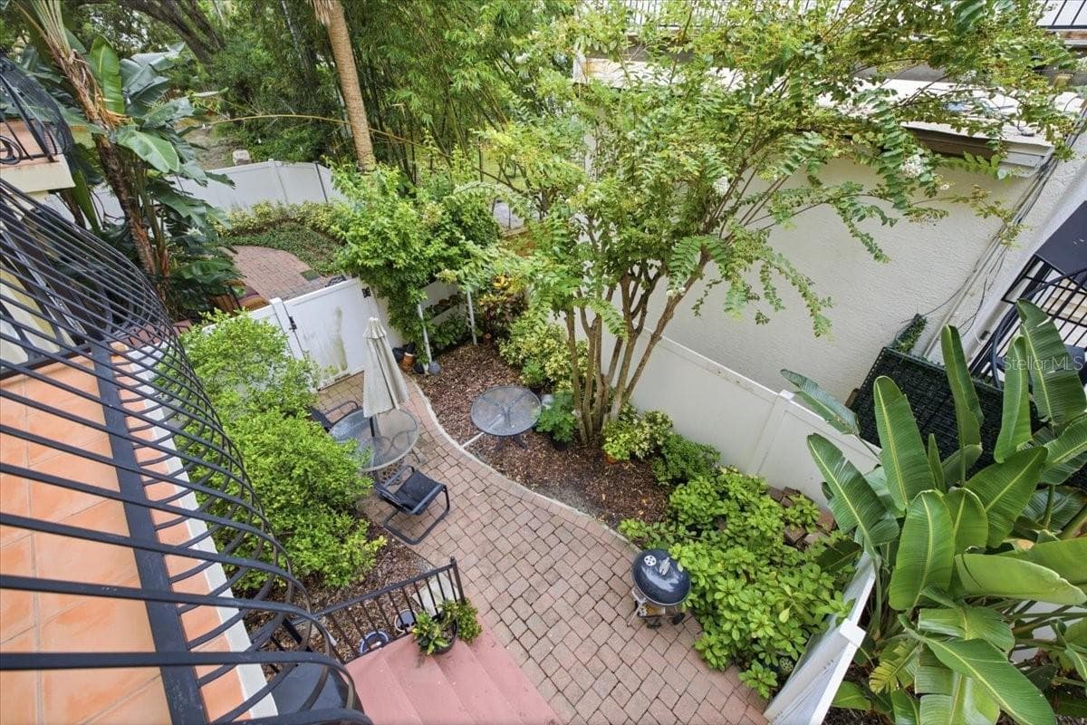 114 DAVIS BOULEVARD — photo 15 of 52