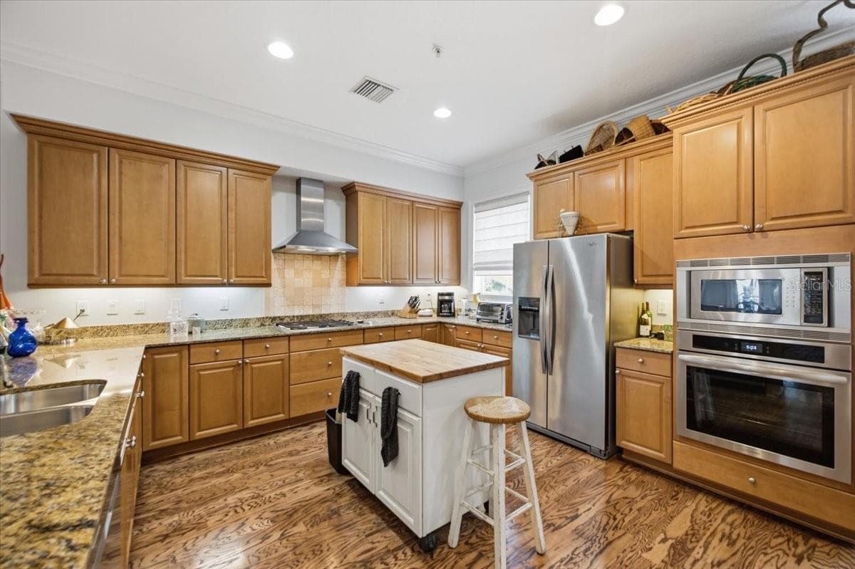 114 DAVIS BOULEVARD — photo 4 of 52