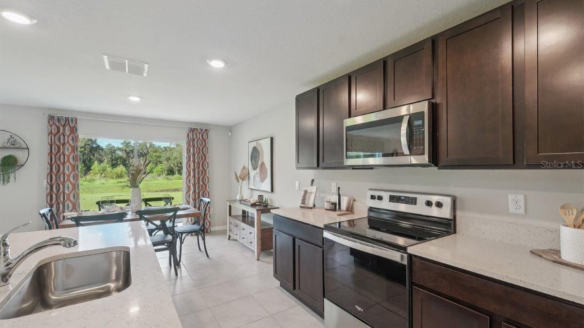 4709 SILVER CURRENT AVENUE — photo 5 of 23