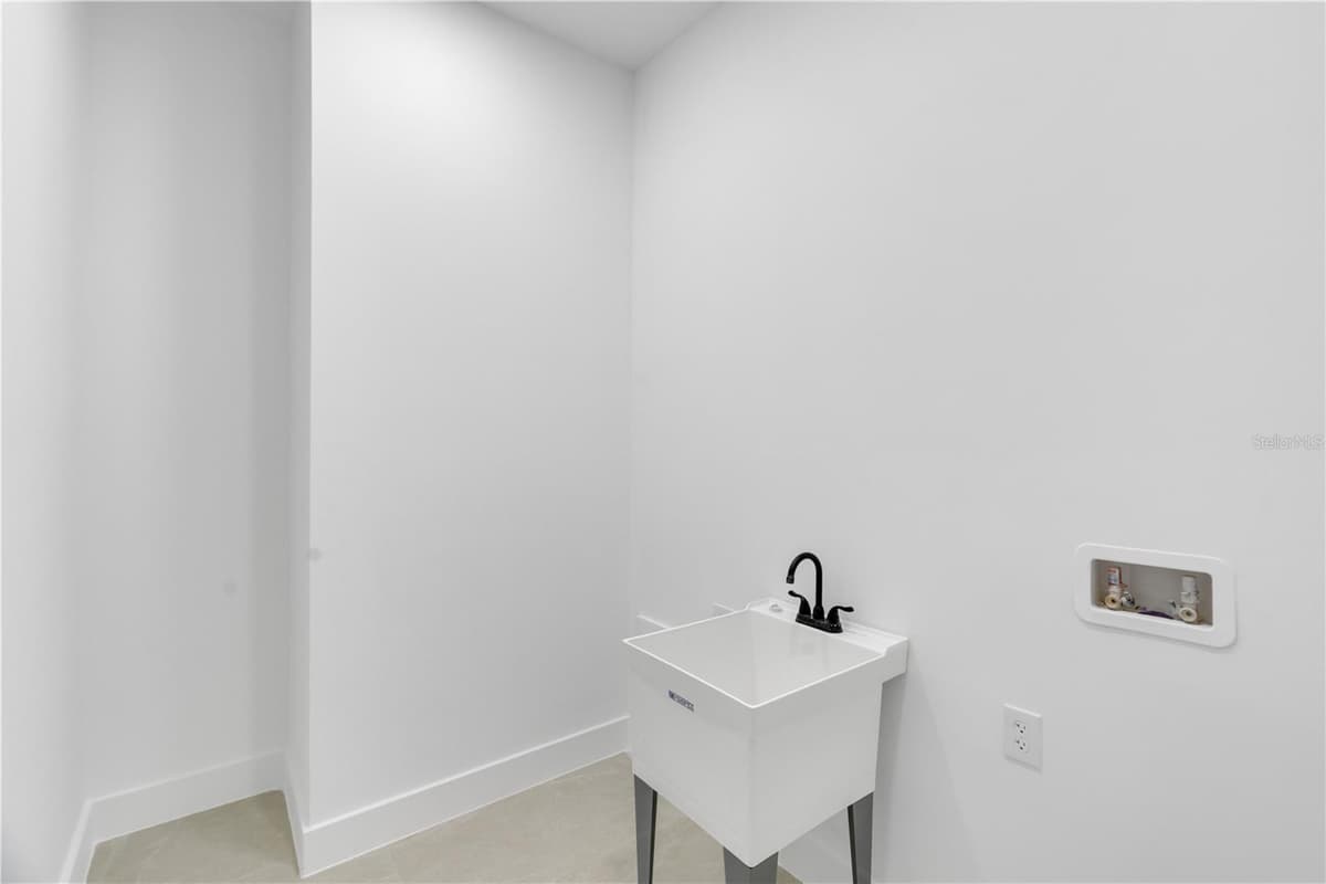 1047 MERRY STREET — photo 20 of 45