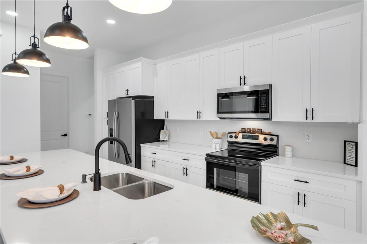 1047 MERRY STREET — photo 17 of 45