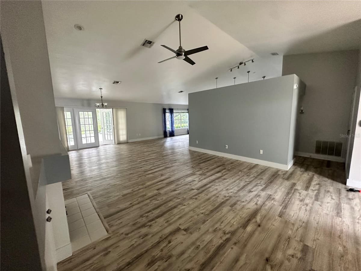 4242 LEAFWAY CIRCLE — photo 11 of 19