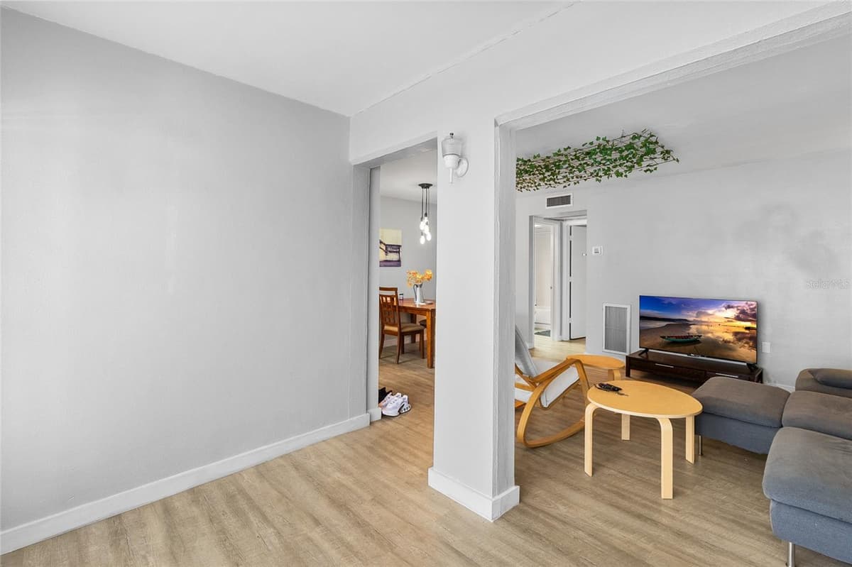 1221 DREW STREET — photo 4 of 23