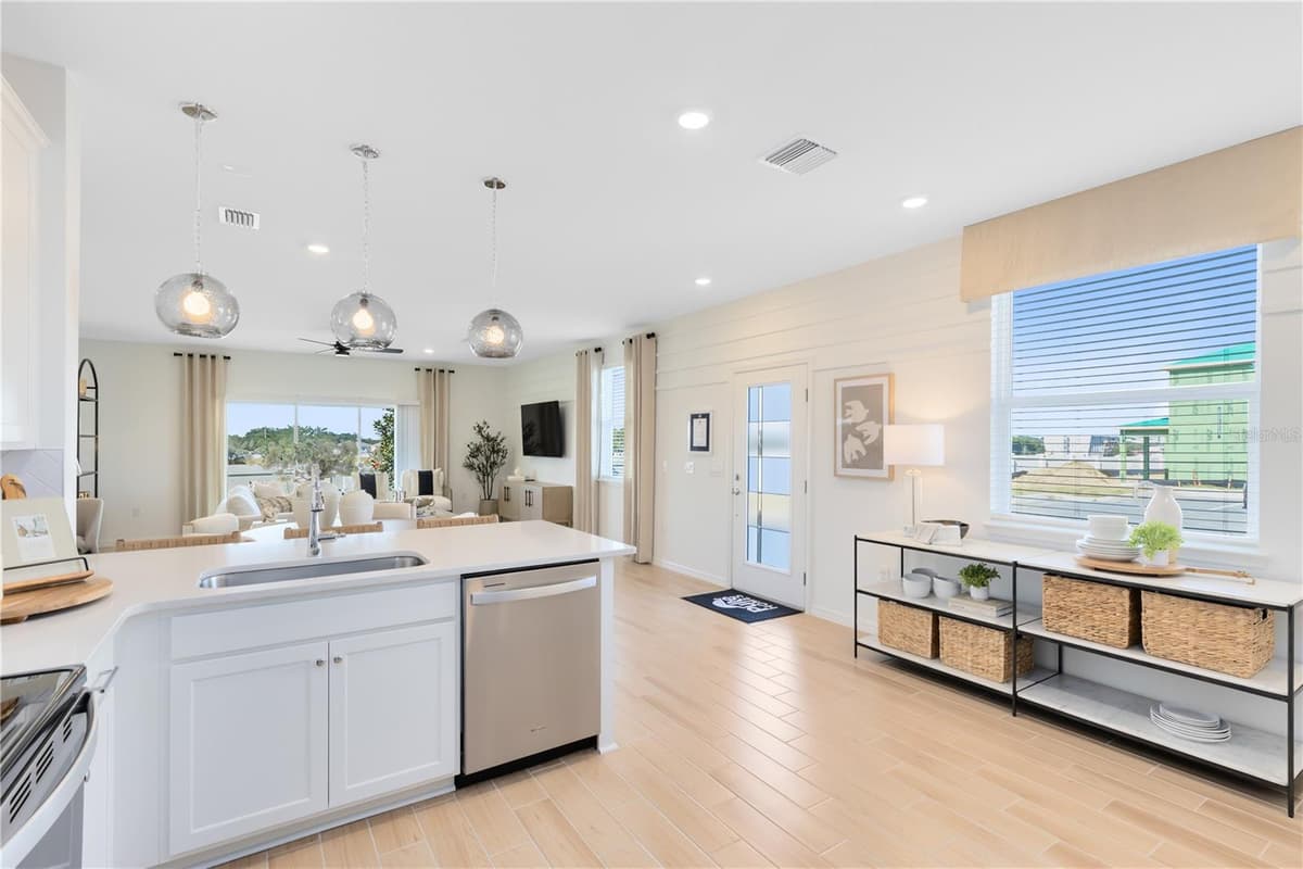 4416 CHESTER SPRINGS BOULEVARD — photo 4 of 27