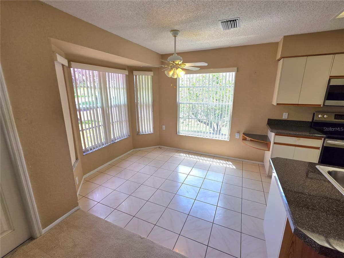 7376 MEADOW BROOK LANE — photo 10 of 33