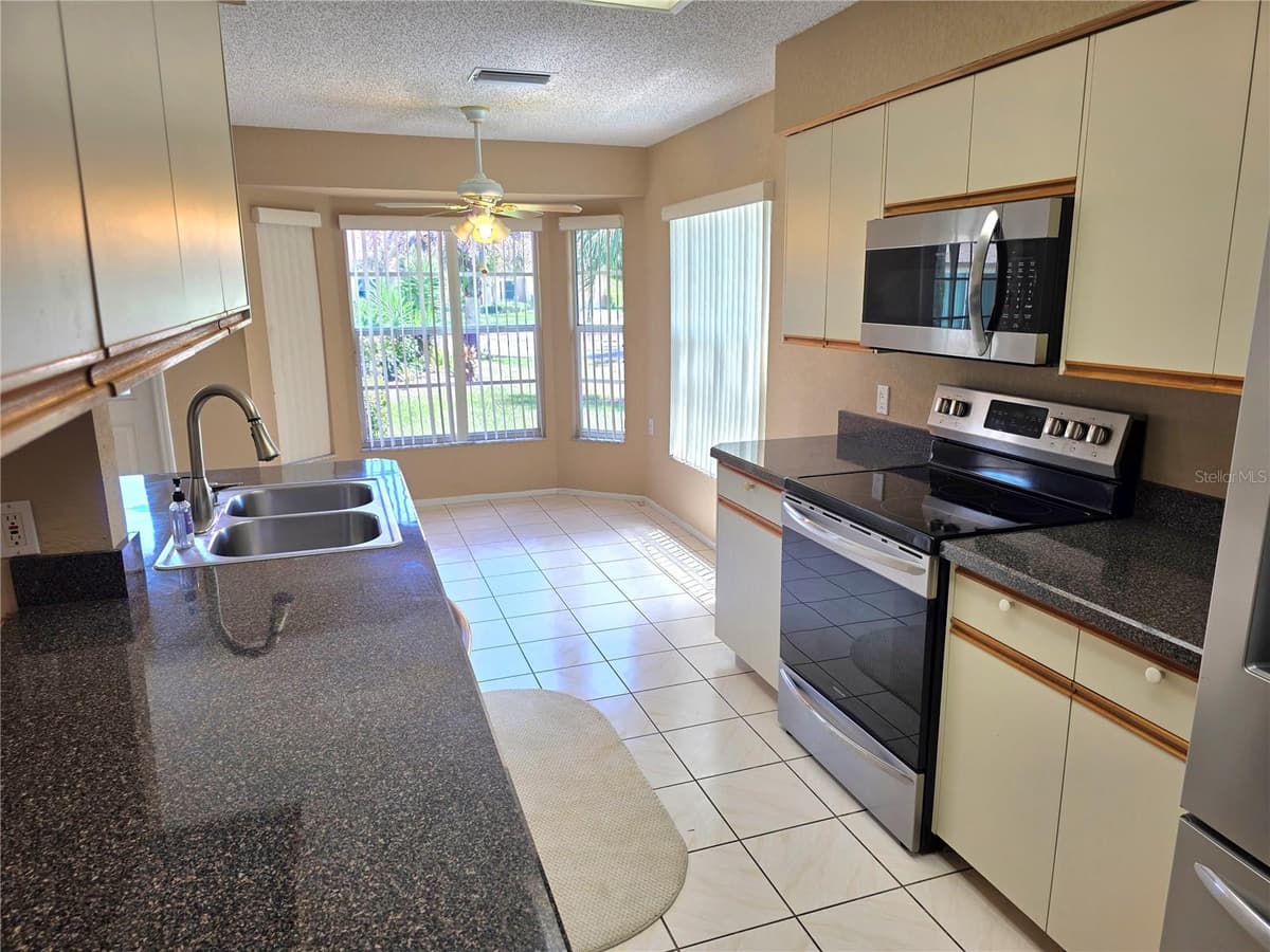 7376 MEADOW BROOK LANE — photo 8 of 33
