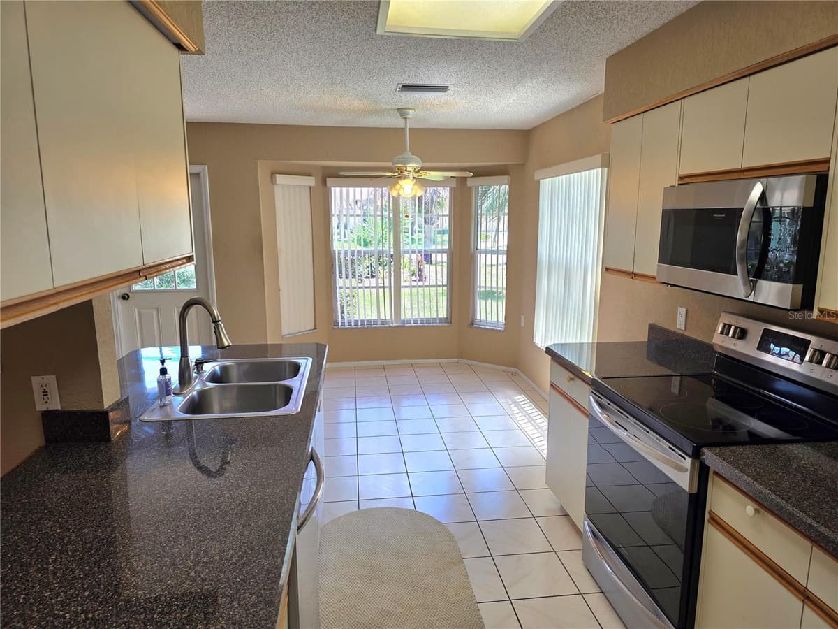 7376 MEADOW BROOK LANE — photo 6 of 33