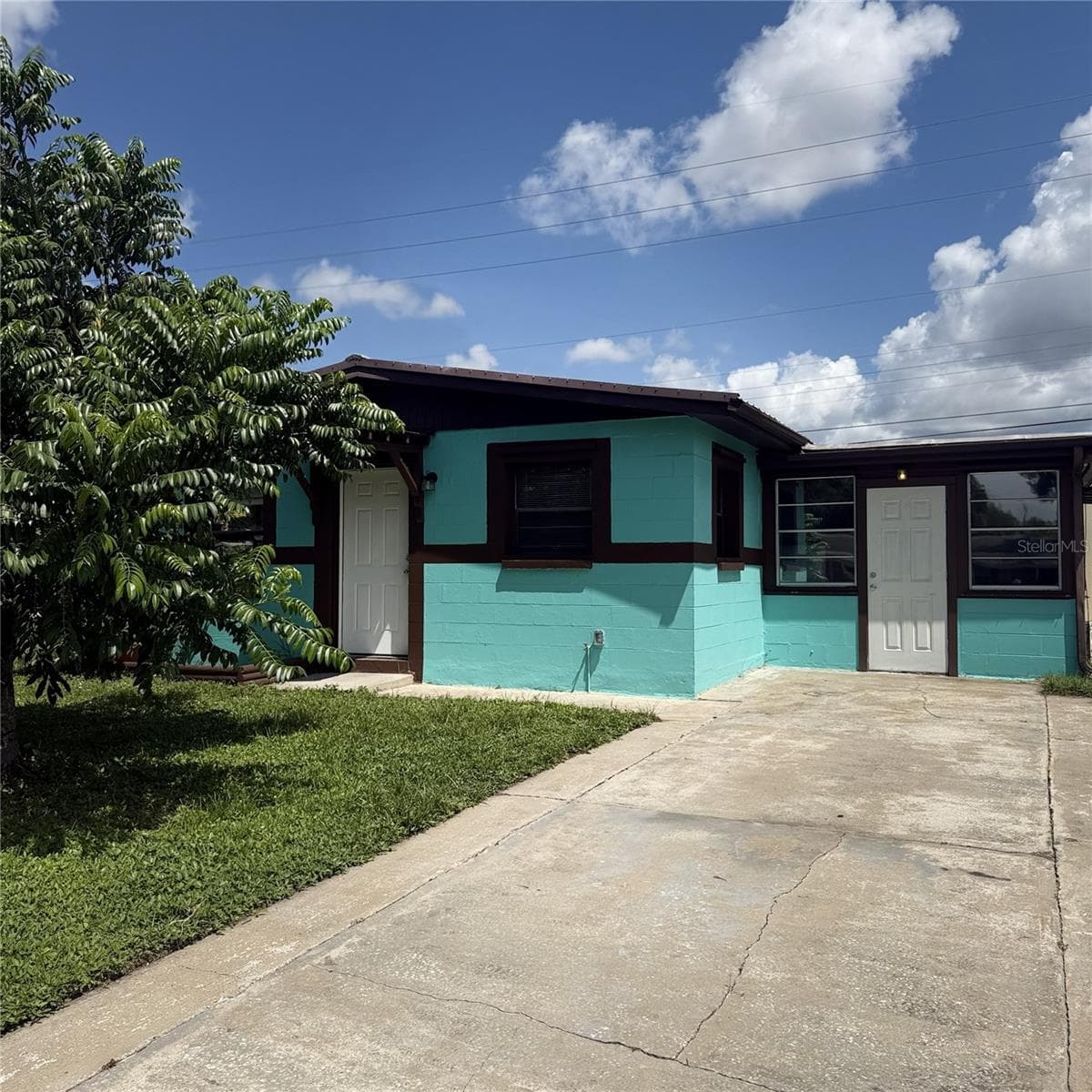 2884 TROPIC RD — photo 2 of 21