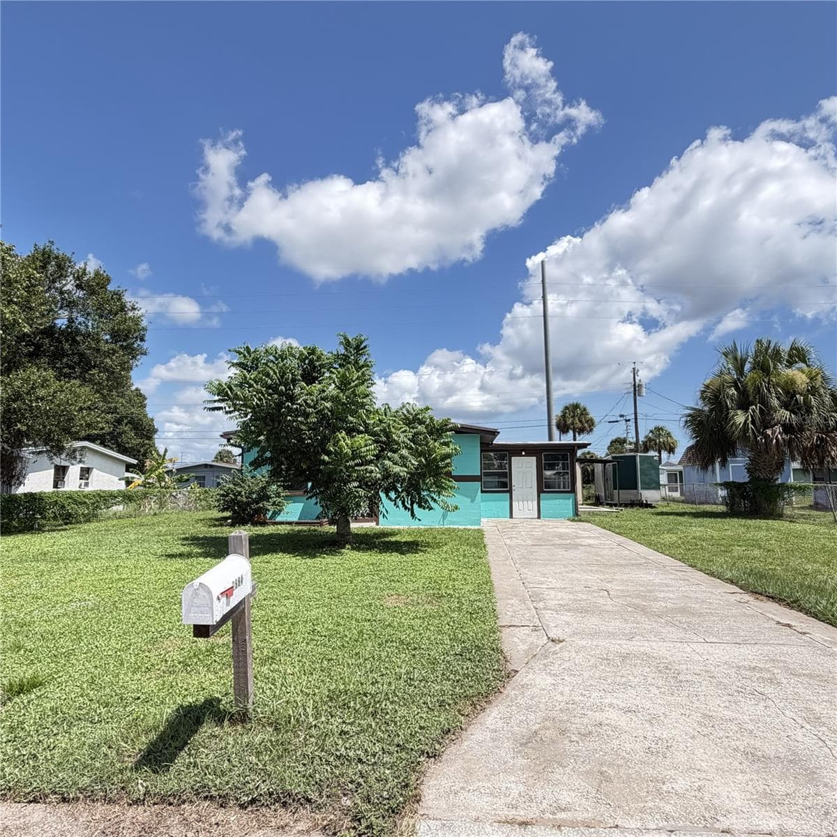 2884 TROPIC RD — photo 3 of 21