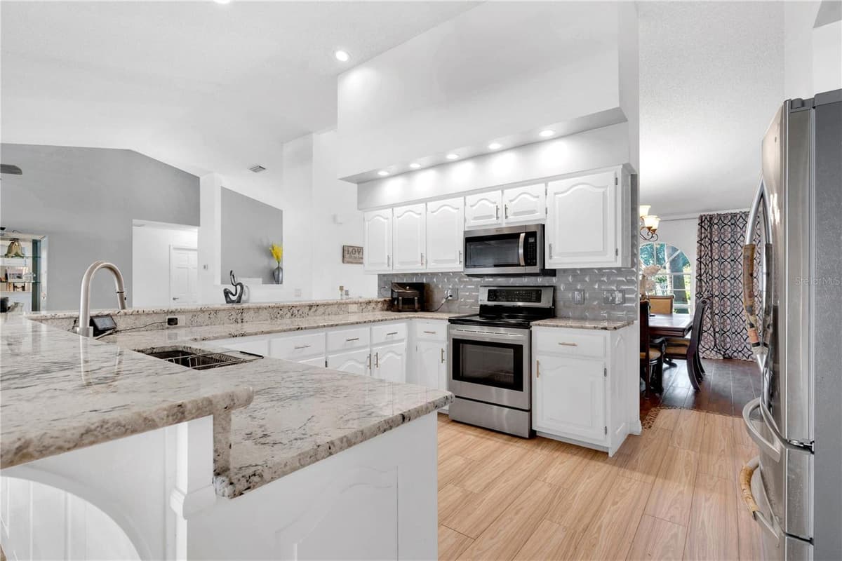 530 WHITECAP COVE COURT — photo 8 of 40