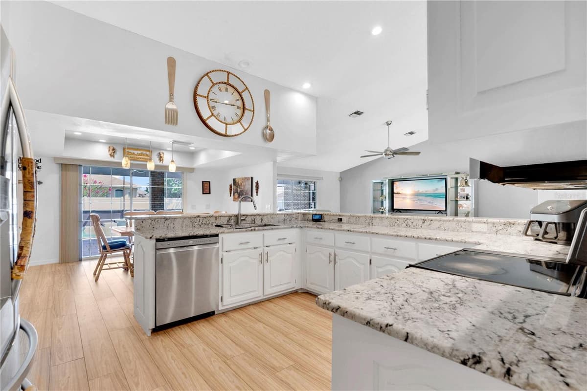 530 WHITECAP COVE COURT — photo 7 of 40
