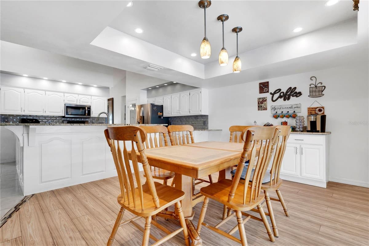 530 WHITECAP COVE COURT — photo 11 of 40