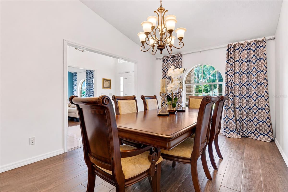 530 WHITECAP COVE COURT — photo 4 of 40