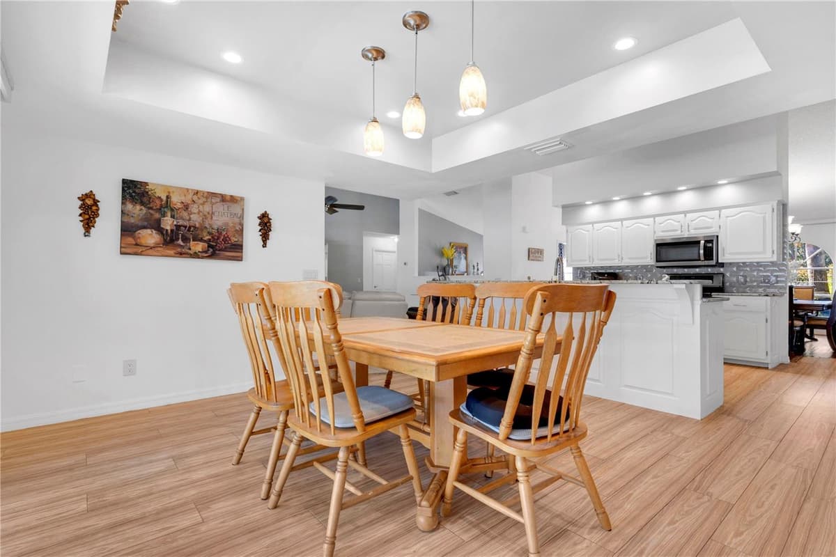 530 WHITECAP COVE COURT — photo 9 of 40