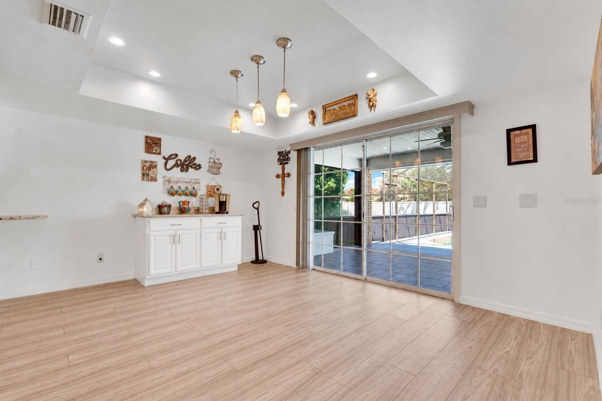 530 WHITECAP COVE COURT — photo 10 of 40