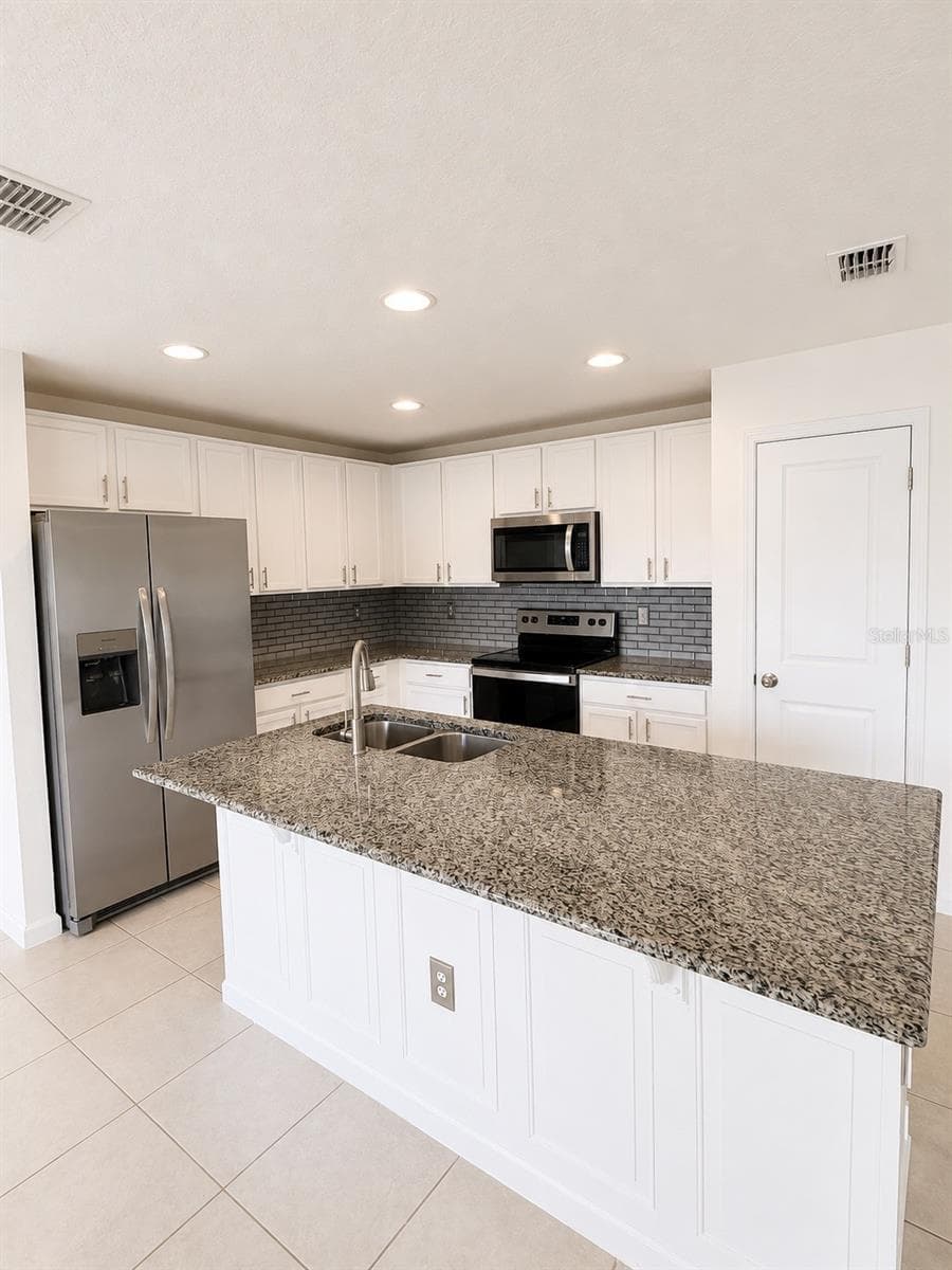 495 TAFT DRIVE — photo 4 of 22