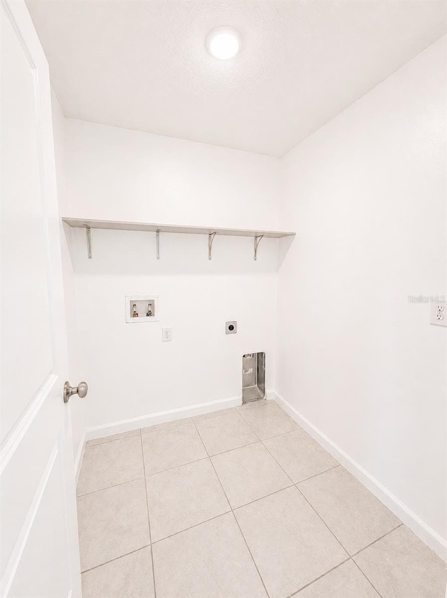 495 TAFT DRIVE — photo 9 of 22