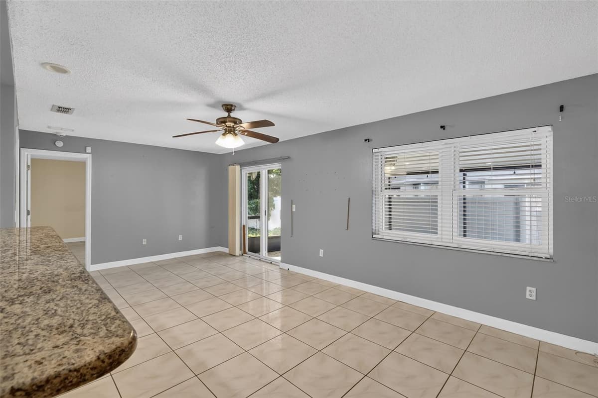 3104 DOLE STREET — photo 10 of 22
