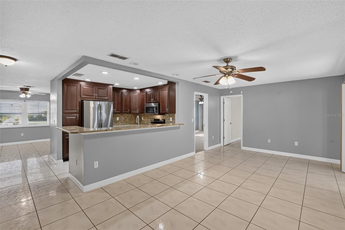 3104 DOLE STREET — photo 9 of 22