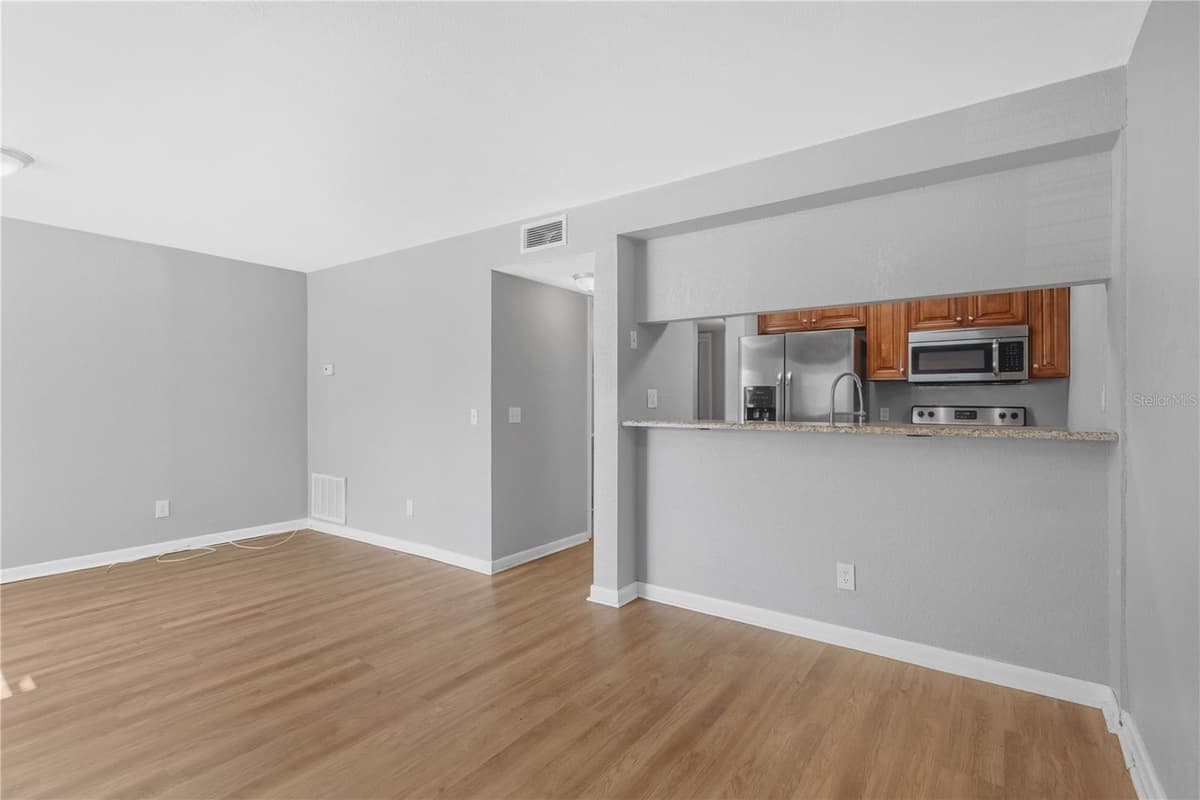 5440 S MACDILL AVE — photo 7 of 22