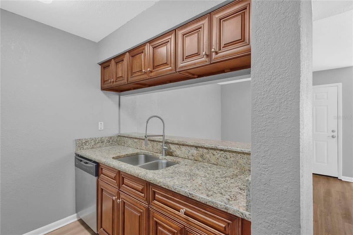 5440 S MACDILL AVE — photo 9 of 22