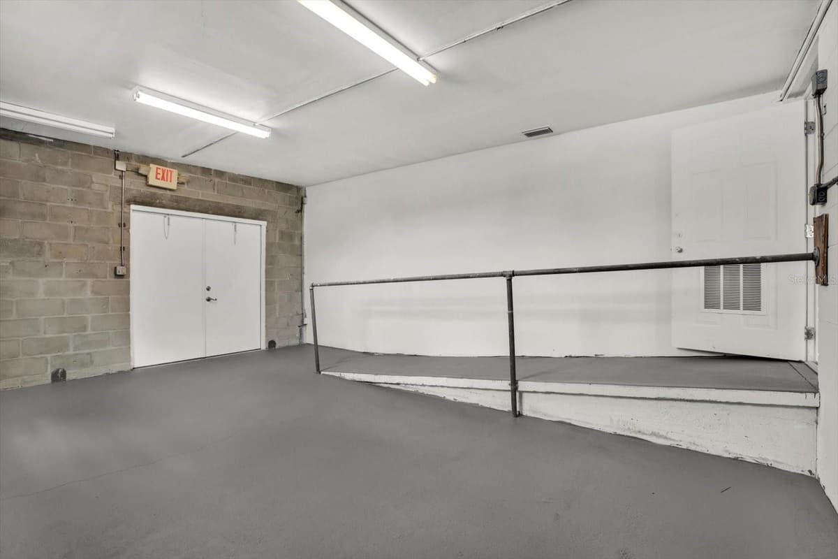 6102 INDIANA AVENUE — photo 10 of 22