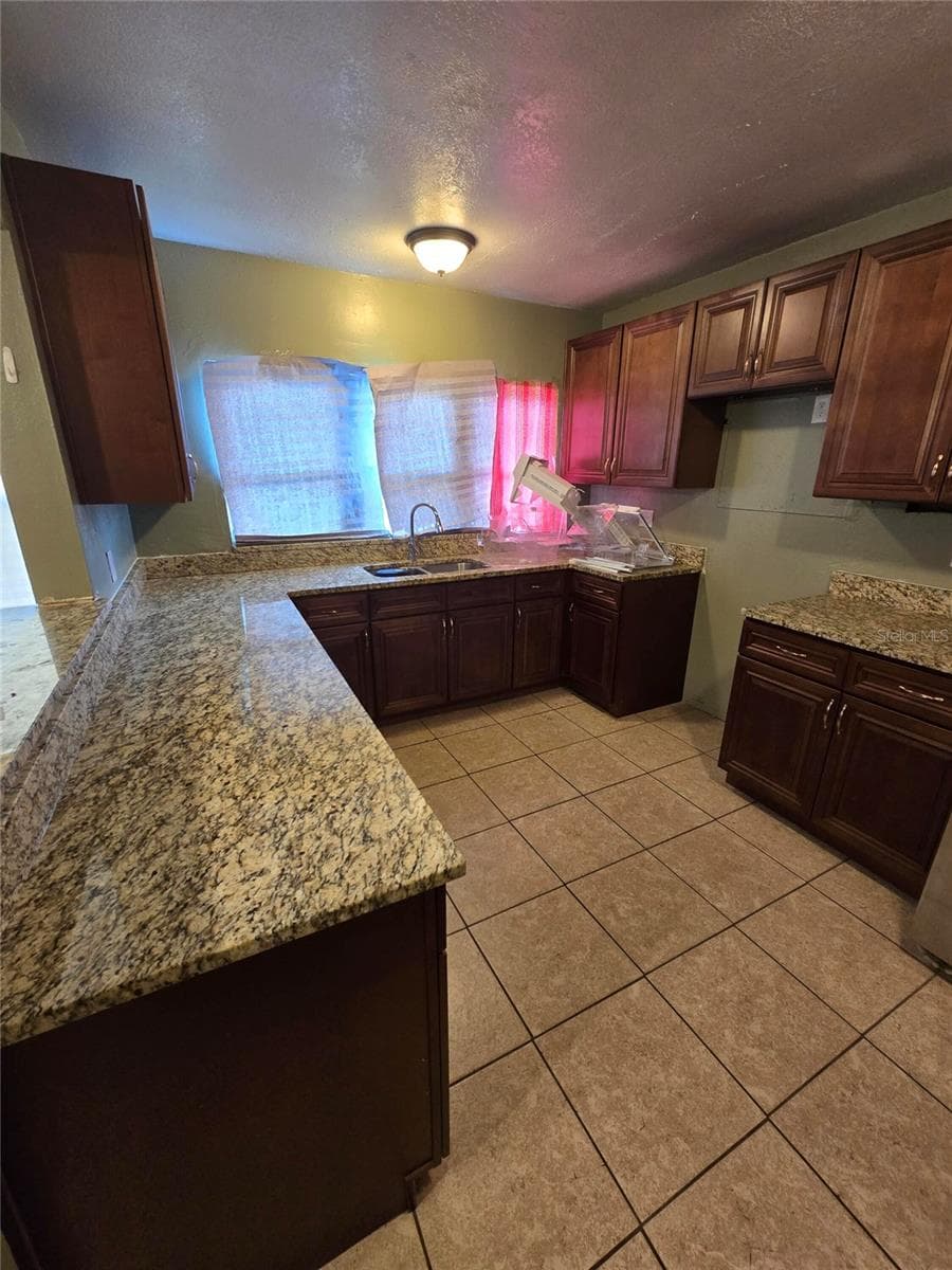 2115 WESTMORELAND DRIVE — photo 2 of 8