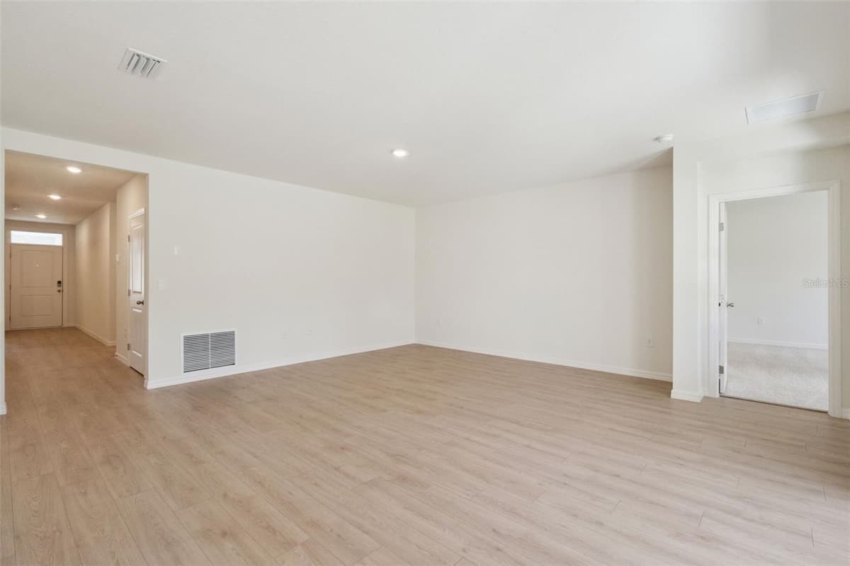 2519 DORSET COURT — photo 16 of 32