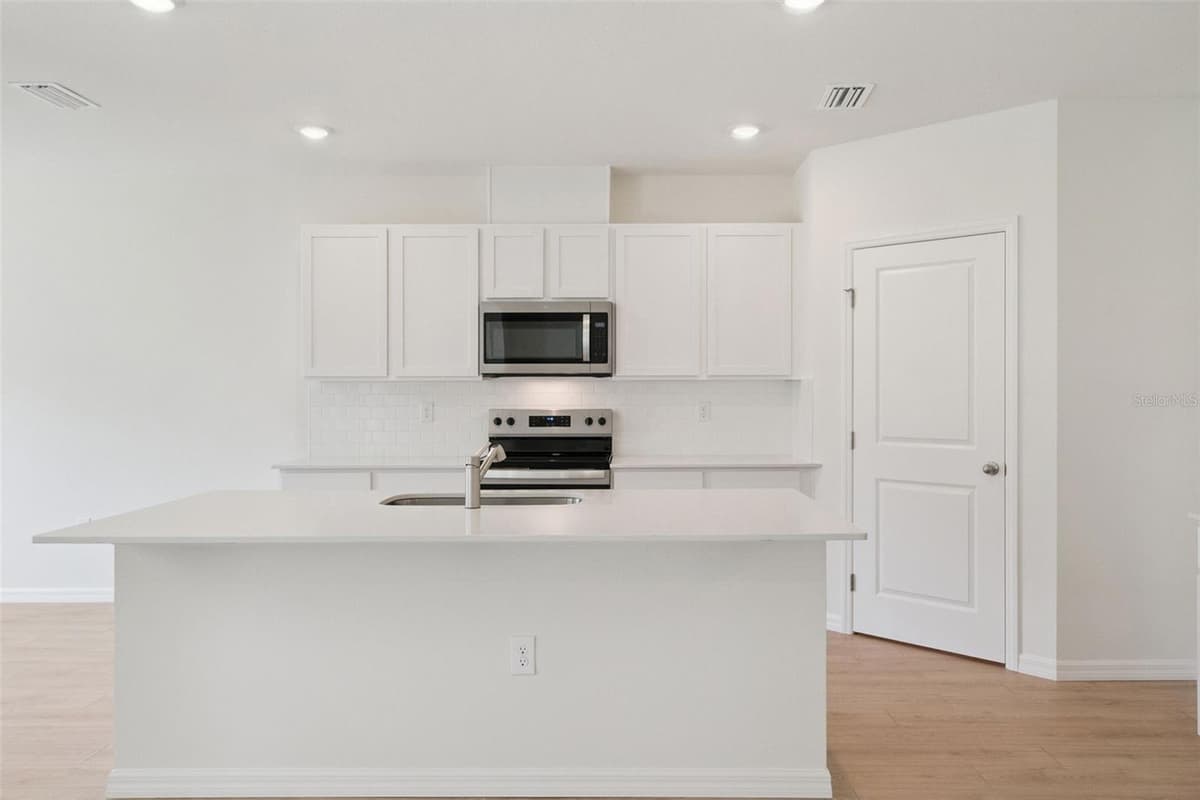 2519 DORSET COURT — photo 19 of 32