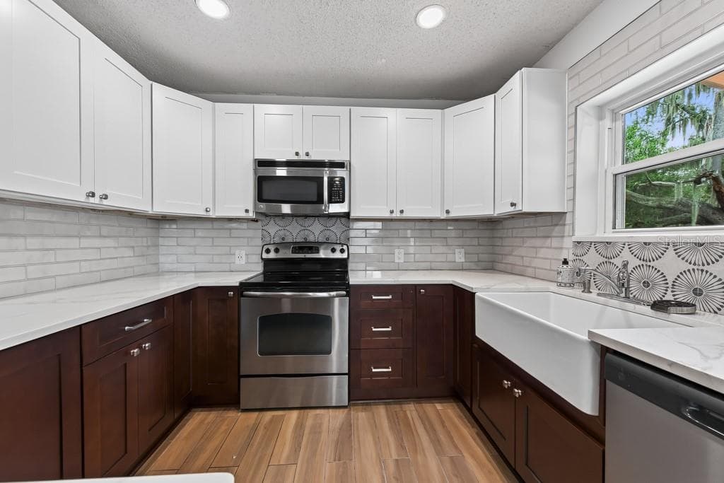 215 ELM ROAD — photo 15 of 66