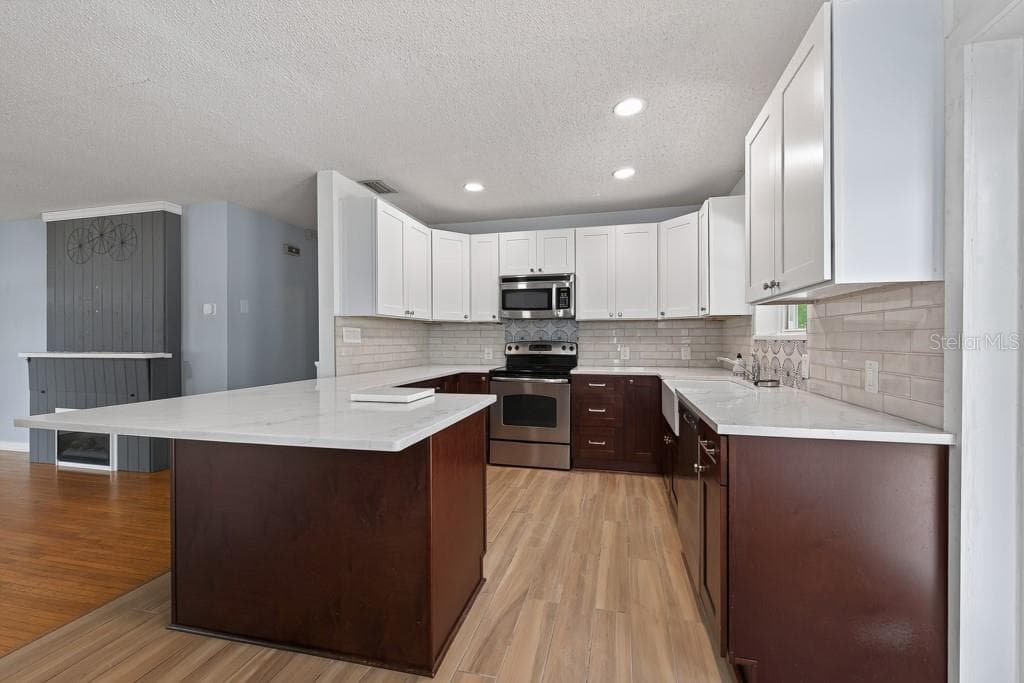 215 ELM ROAD — photo 13 of 66