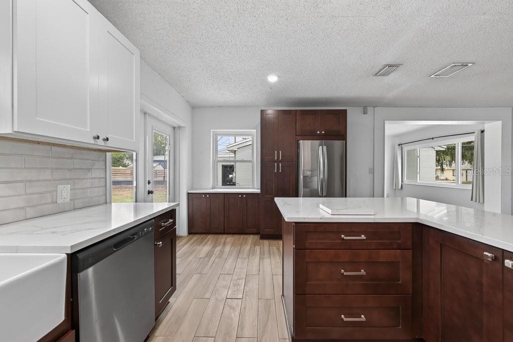 215 ELM ROAD — photo 16 of 66