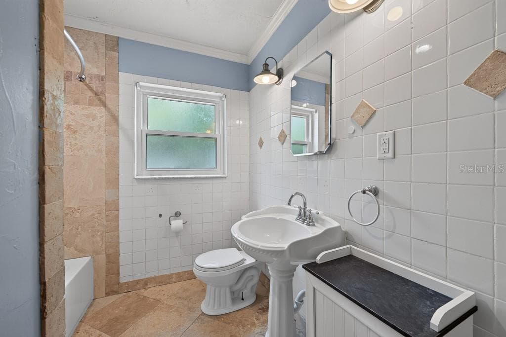 215 ELM ROAD — photo 32 of 66
