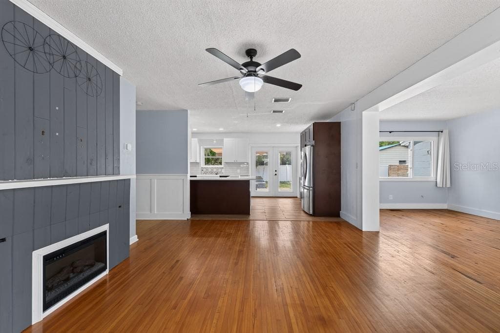 215 ELM ROAD — photo 4 of 66