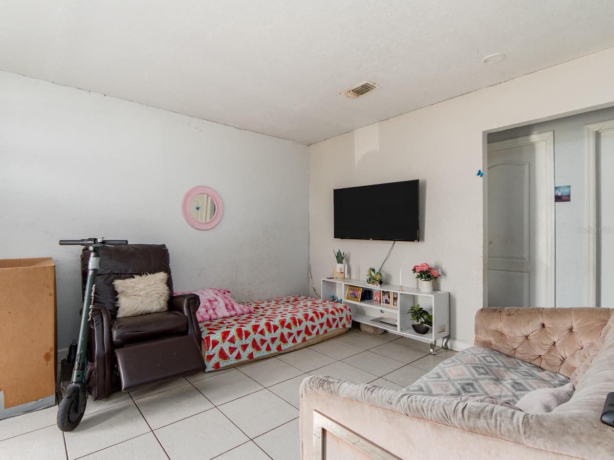 2532 WALNUT STREET — photo 4 of 19