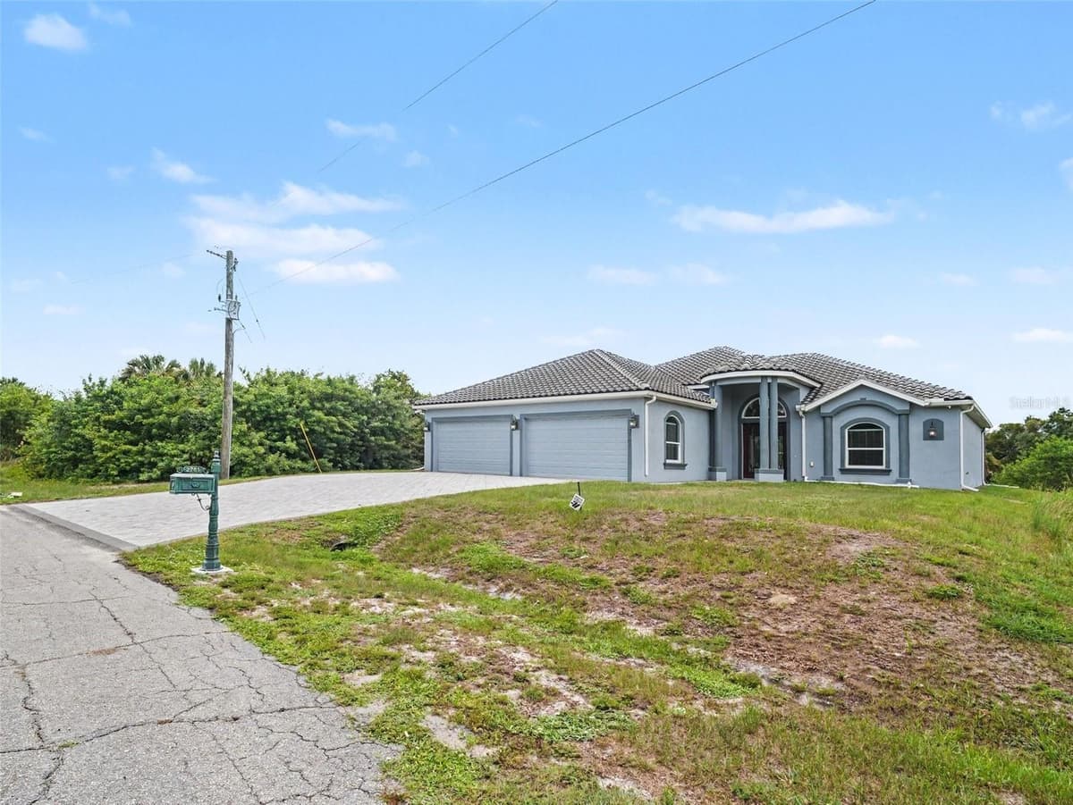 2761 NEWMAN DRIVE — photo 3 of 28